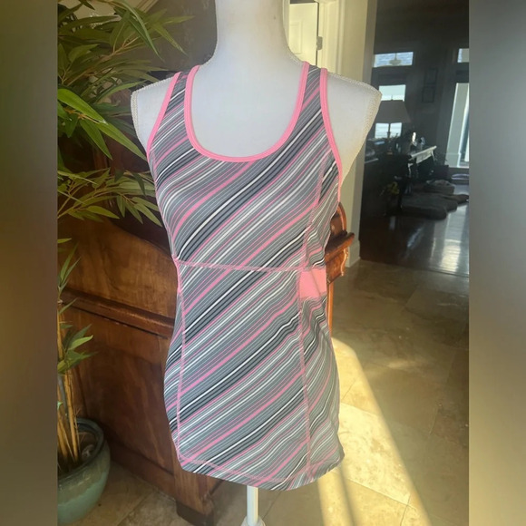 Tech Gear top Medium NWOT. Lined at top. Pink gray workout gear - Picture 3 of 12